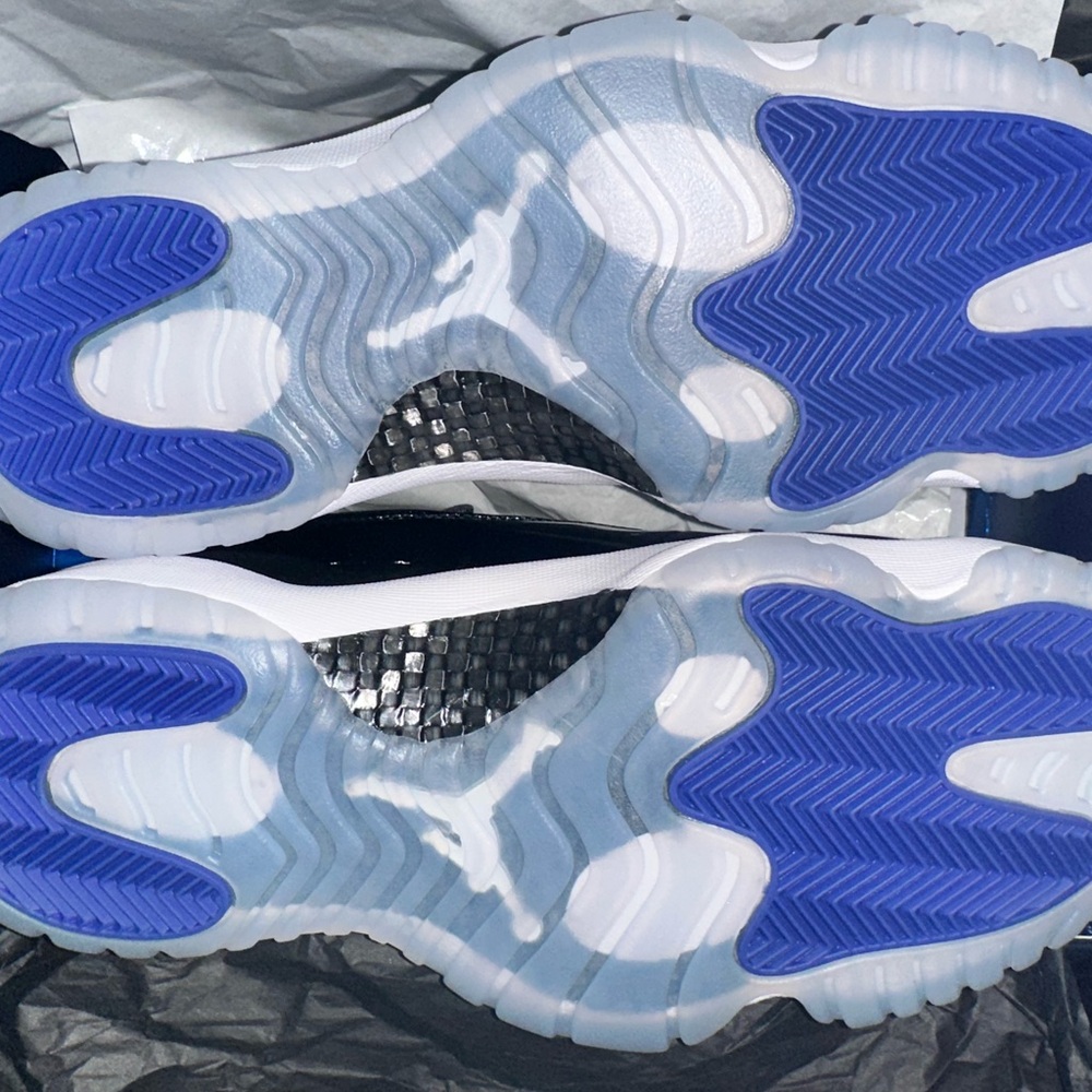 Men’s Jordan retro 11 - Picture 2 of 3